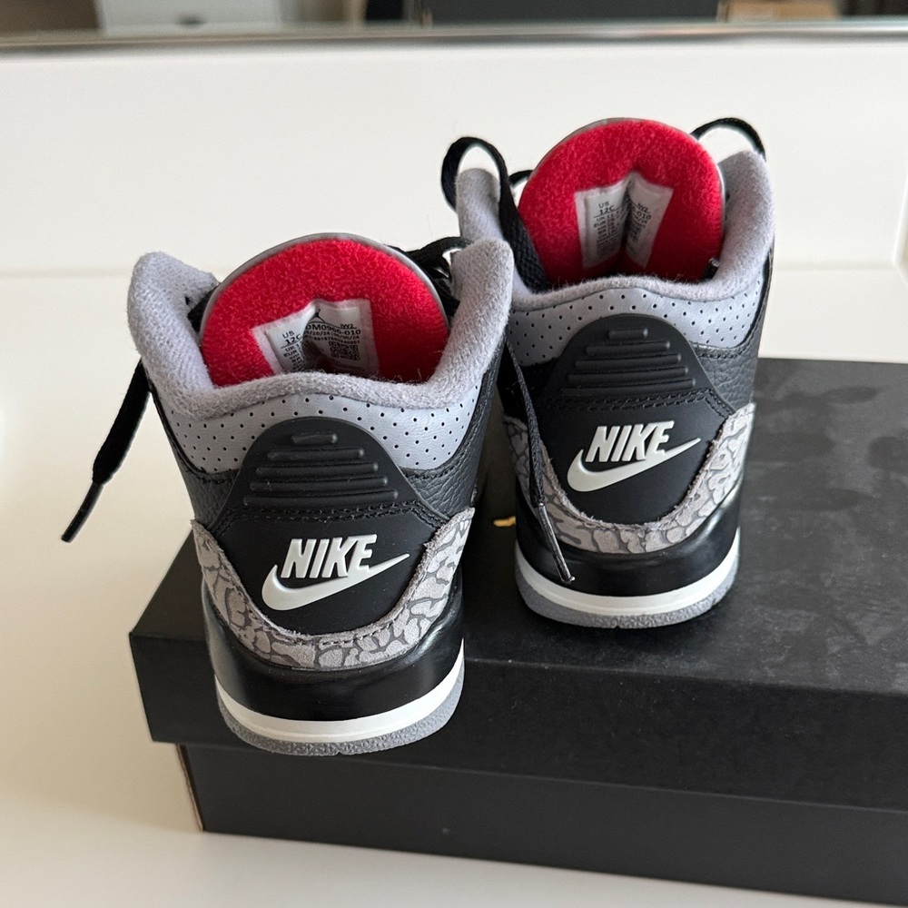 Jordan 3 Retro Kids Sneakers - Black and Gray - Picture 5 of 6